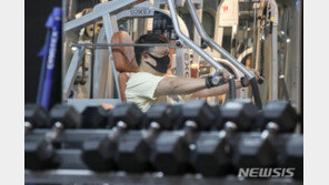 일상생활 공간 위협…학교·직장·사우나·모임 산발적 확산 속출