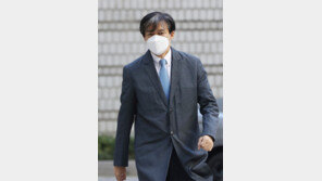 법정서 입 연 조국… 검사 지적에 “그게 왜 모순입니까” 반박