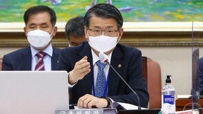 은성수 “대주주 기준 10억원 유지, 금융시장에 도움”