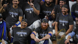 로버츠 감독 “LA서 레이스커스와 합동 퍼레이드 구상”