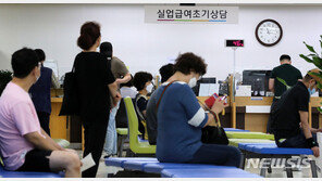 코로나 고용충격에 ‘그냥 쉬는’ 인구 역대 최대…셋 중 하나 ‘2030’