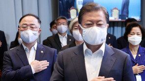 홍남기, 연말 개각서 제외되나…靑 “코로나 국면 적임자”