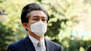 “검룡(檢龍)이 나르샤”…조국, ‘용비어천가’ 개사해 檢 비판