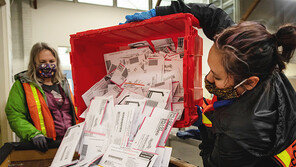 백악관 주인 가를 경합 6개주… 막판 3곳씩 앞서며 초접전