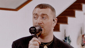 농익은 음의 곡선… “슬픔을 축하합시다”