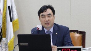 與 윤관석 “시장 후보 내지 말라는 주호영 몰염치” 역공