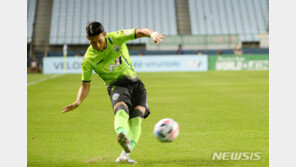 전북 측면 수비수 이용, 쇄골 수술로 시즌 아웃