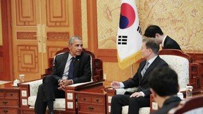 바이든 승리 유력에…‘文대통령 한반도 중재자’ 암운? 전화위복 될수도