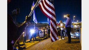 “트럼프 물러나라” vs “4년 더”…美 곳곳서 충돌