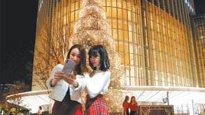 롯데월드타워 ‘크리스털 크리스마스트리’ 점등