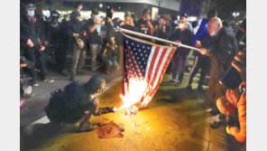 승리 다가선 바이든, 소송 꺼내든 트럼프