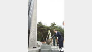 文대통령, 소방의 날 기념식 참석…“살려서 돌아오라, 살아서 돌아오라”