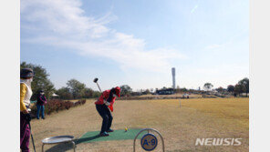 전동카트서 마스크 착용…정부, 골프장 거리두기 지침 배포