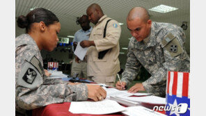 ‘초박빙 대선’ 미군 손에 달렸다…부재자투표 용지 속속 도착