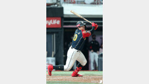 ‘8년 만에 가을야구’ KT 황재균 “타구 몸으로라도 막겠다”