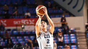 프로농구 KCC, SK 홈 11연승 저지하며 공동 2위 점프