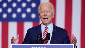 [책의 향기]말 더듬던 외톨이 소년, 백악관 앞에 서다