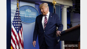 역전 당한 트럼프 ‘분노 트윗’…“필라델피아 선거, 썩은 역사”