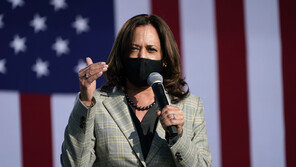 ‘美 첫 흑인·여성 부통령’ 해리스, ‘최초 여성 대통령’까지 갈 수 있을까