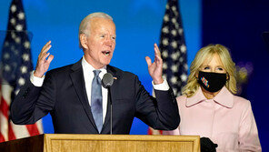 아내는 ‘수석 보좌관’… 말더듬이 극복 도운 ‘선거 책사’ 여동생