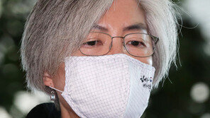 강경화, 바이든 당선 시점 발빠른 출국…“美측 두루 만날 것”