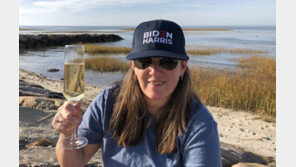 트럼프 일가의 상반된 행보… 조카는 축배 VS 사위는 아름다운 퇴장 설득