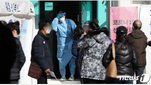 검사량 평일의 절반인데 확진자 100명 넘어…국민 이동량 계속 증가