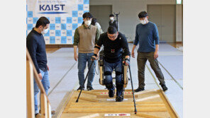 로봇슈트 입은채 걷고 페달 밟고… 세계 최고의 ‘아이언맨’에 도전장