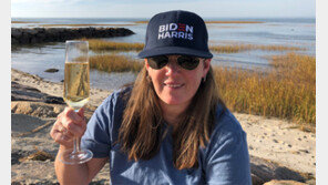 트럼프 아들 “승복 못해” vs 사위 쿠슈너는 퇴장 설득…조카는 축배