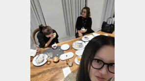 ‘50세’ 고현정, 뿔테안경 쓰고 동안미모 자랑 “학생처럼 보여”