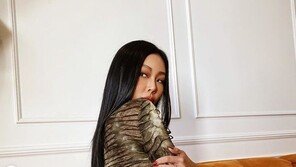 제시, 강렬 뱀피 의상 입고 섹시 자태 “베놈”