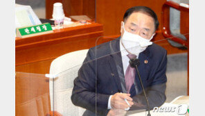 한국 부동산거래세 OECD 압도적 1위…홍남기 “거래 빈번한 탓”