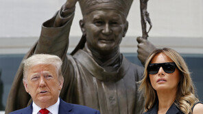 “멜라니아도 승복 조언 대열 합류”…승복·강경대응으로 갈라진 이너서클