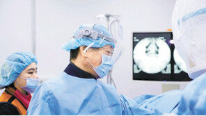 최소 절개로 흉터 적고 회복기간 빨라¨ 허리 통증 잡는 ‘추간공확장술’