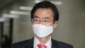 “안철수 국민의힘 들어와야” vs “당 비호감부터 극복해야” 