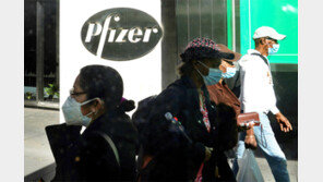 “코로나 백신 게임 체인저” 기대감 속 신중론