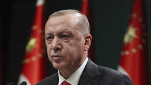‘침묵 깬 스트롱맨’ 에르도안, 바이든에 축하 인사