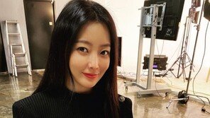 ‘44세’ 김희선, 새초롬 표정으로 더 빛나는 동안 미모