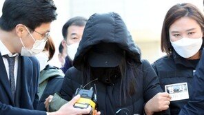 ‘16개월 입양아 학대사망’ 母 영장심사…“할말 없냐” 묻자 