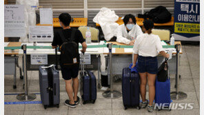 방충망 찢고 호텔 탈출…격리위반 외국인 16명 강제출국
