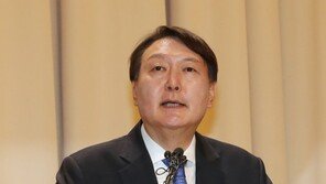 ‘윤석열 대권주자 지지도 1위’에 정치권 ‘술렁’…여야 반응은?