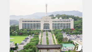 돈주고 정답지 받아 정교사 된 사학재단 기간제교사 11명 송치