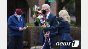 바이든, 한국전 참전 기념비에 헌화…트럼프도 국립묘지 참배