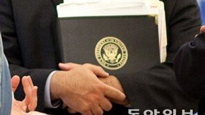 ‘바이든호’ 인선 본격 시동…백악관 비서실장에 30년 지기 론 클레인 내정