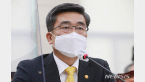 서욱 국방부 장관 “핵추진 잠수함 추진 검토 중”