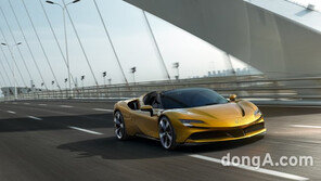 하이브리드 컨버터블 ‘SF90 스파이더’ 데뷔… 접이식 하드톱 14초만에 계폐