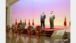 북한, 軍생활관서 김일성·김정일 초상화 철거…간부들 어리둥절