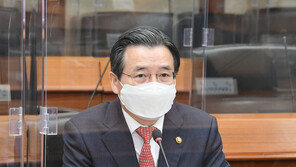 기재차관 “폭등했던 배추·무 본격 김장철 맞아 하향 안정세 뚜렷”