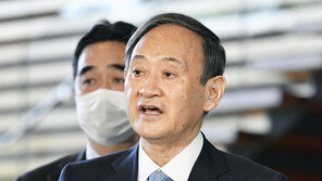 日, 코로나19 최다 신규확진 경신했지만…스가 “긴급사태 상황 아냐”