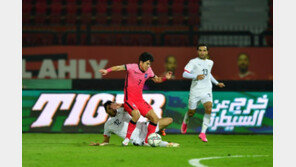 이집트서 6시간 전 바뀐 경기장…손발 안 맞은 김학범호 ‘우왕좌왕’